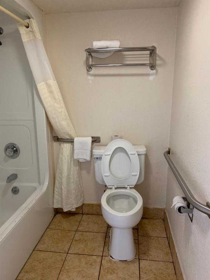 Zainee Inc Budgetel Inn And Suites Augusta Habitación foto